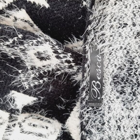BESCA Wool Blend Fuzzy Open Front Cardigan Sweater B&W Tribal Geo Pattern Sz L - Picture 14 of 16